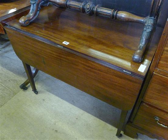 Mahogany pembroke table(-)